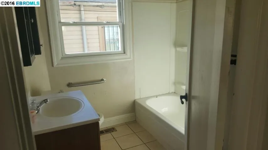 1227 95th Ave, Oakland, California 94603