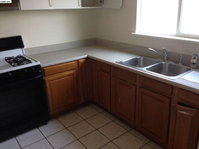 1678 16th St, Oakland, California 94607-1544