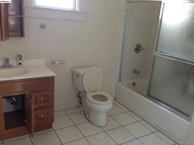 1678 16th St, Oakland, California 94607-1544