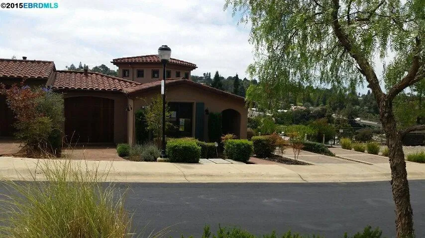 64 Siena Dr, Oakland, California 94605
