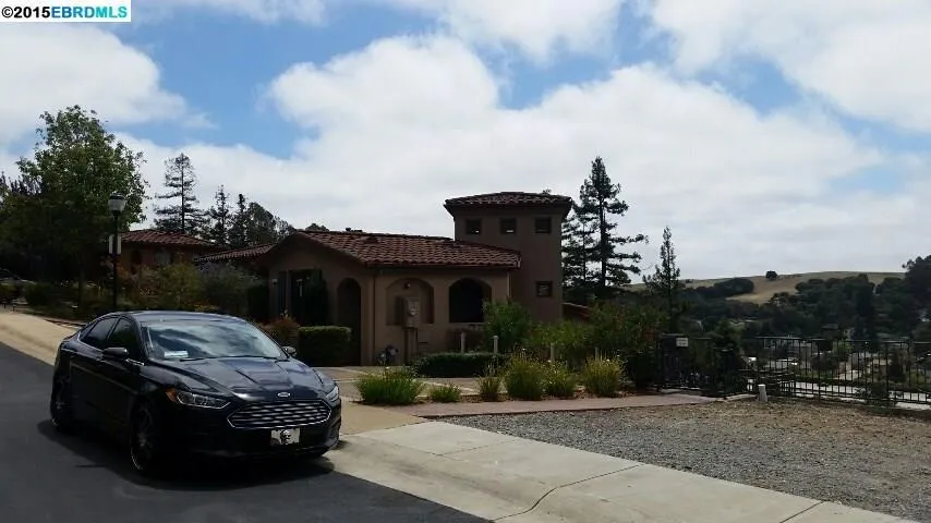 64 Siena Dr, Oakland, California 94605