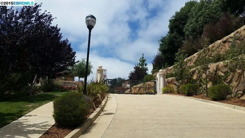 64 Siena Dr, Oakland, California 94605