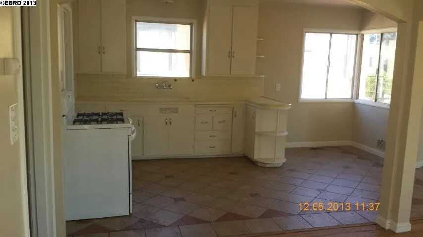 2315 Maywood Ave, Oakland, California 94605-2755