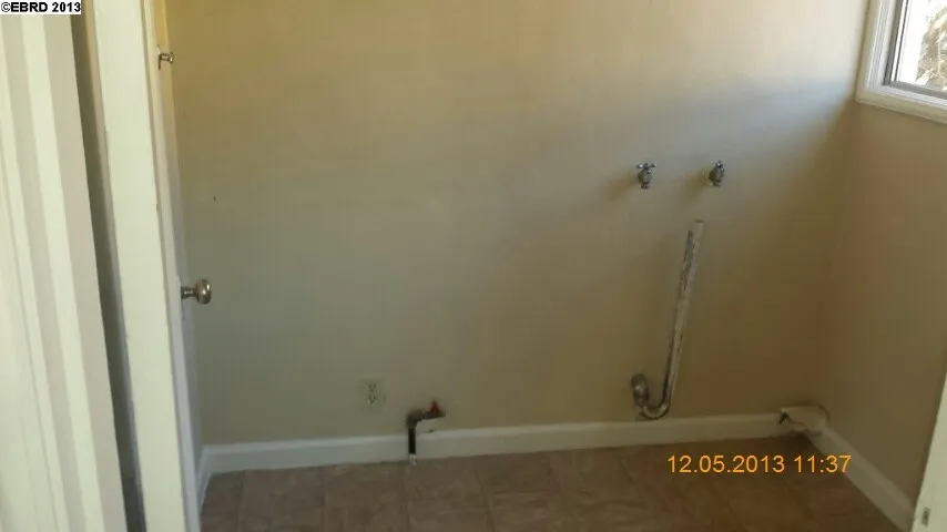 2315 Maywood Ave, Oakland, California 94605-2755