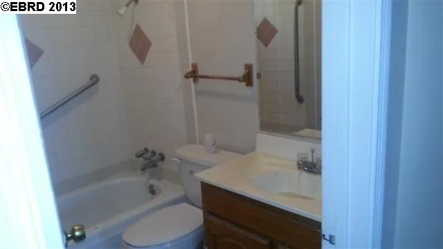 9835 Empire Rd, Oakland, California 94603-2001