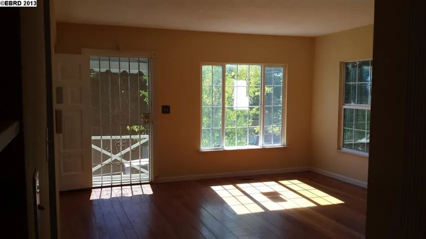8132 Utah St, Oakland, California 94605-3533