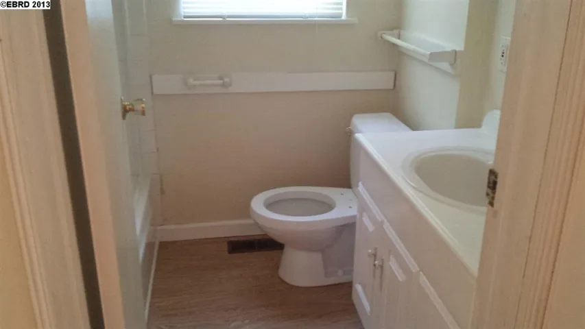 8132 Utah St, Oakland, California 94605-3533
