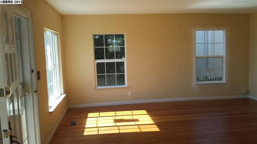 8132 Utah St, Oakland, California 94605-3533