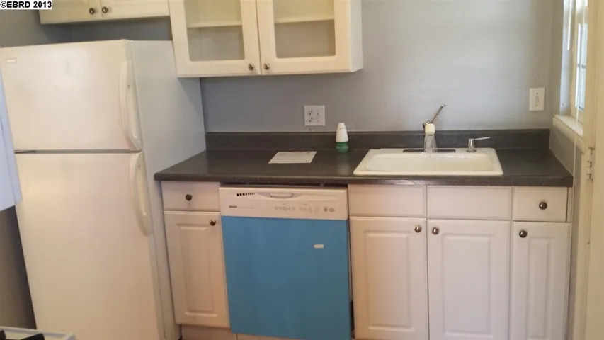 8132 Utah St, Oakland, California 94605-3533