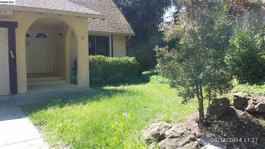 8 Parkridge Ct, Richmond, California 94803-1228