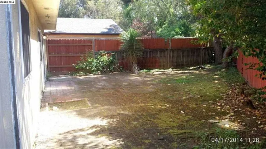 8 Parkridge Ct, Richmond, California 94803-1228