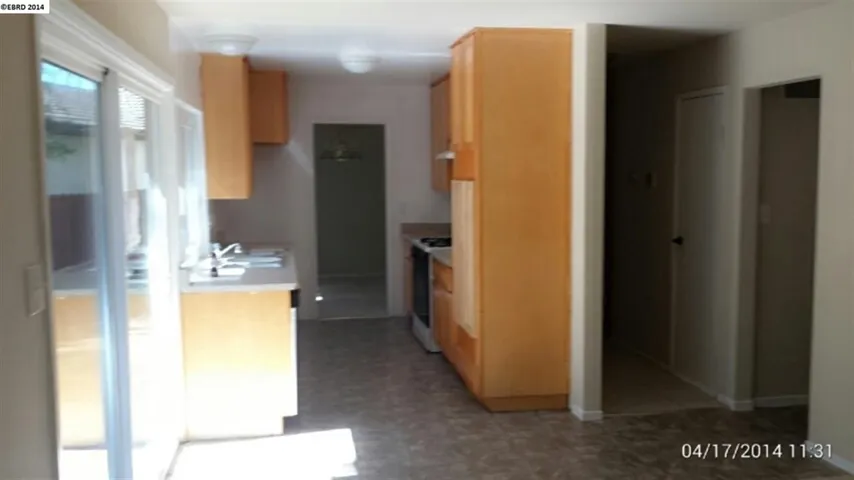 8 Parkridge Ct, Richmond, California 94803-1228