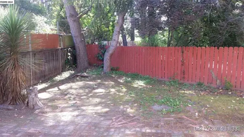 8 Parkridge Ct, Richmond, California 94803-1228
