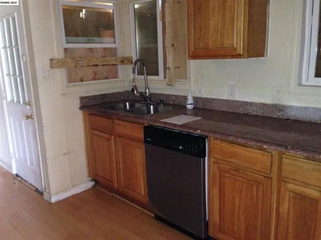 1077 75th Ave, Oakland, California 94621-2913