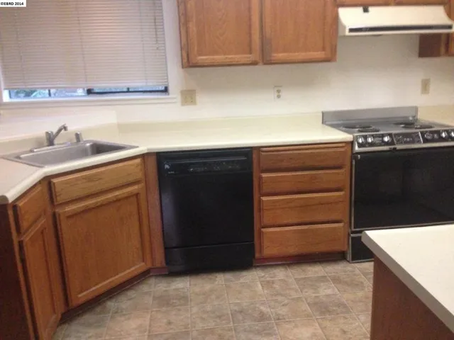 608 Devonwood, Hercules, California 94547-3537