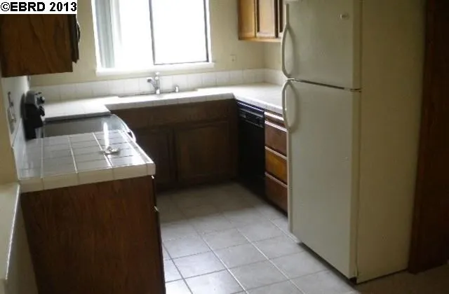 8671 Mountain Blvd # 40, Oakland, California 94605-4545