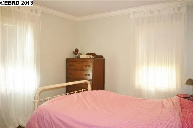 3529 Laguna Ave, Oakland, California 94602-2903