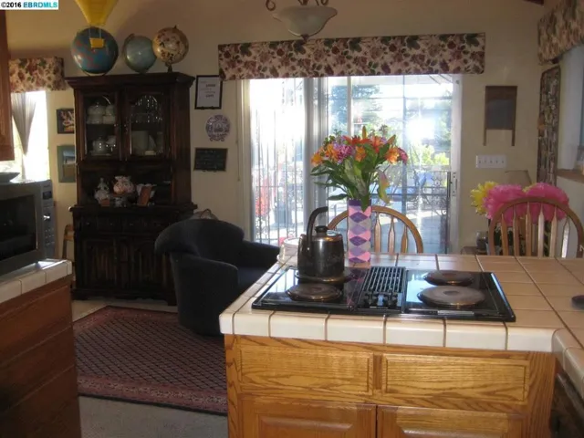 17815 Almond Rd, Castro Valley, California 94546