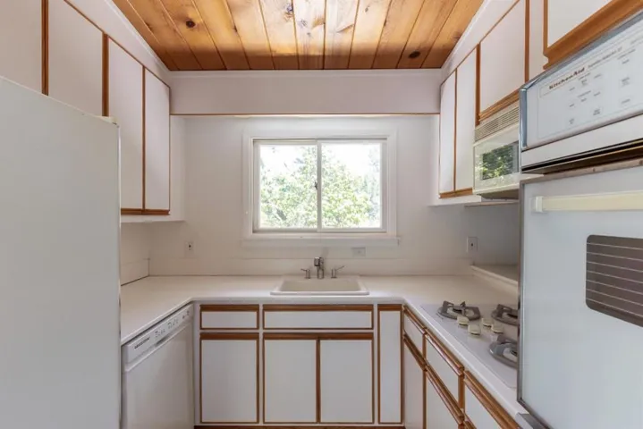 21661 Woolaroc Drive, Los Gatos, California 95033