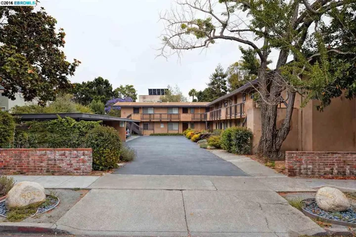 6052 Chabot Road, Oakland, California 94618