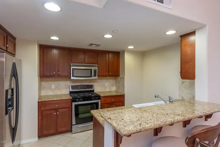 208 Riverdale Ct 712 Camarillo-large-005