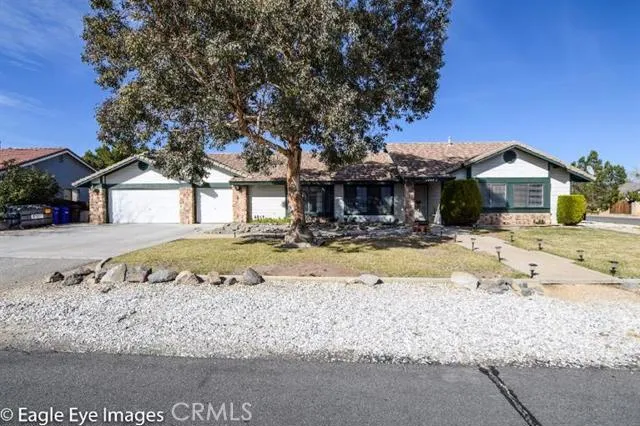 19042 Cronese Lane, Apple Valley, California 92308