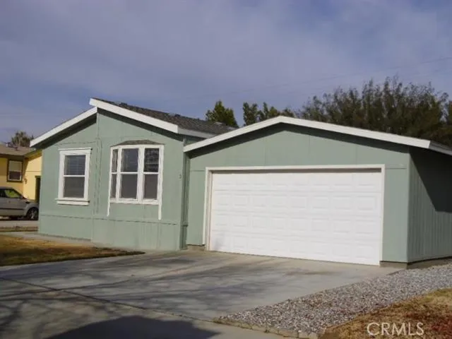 22241 Nisqually Road 3, Apple Valley, California 92308