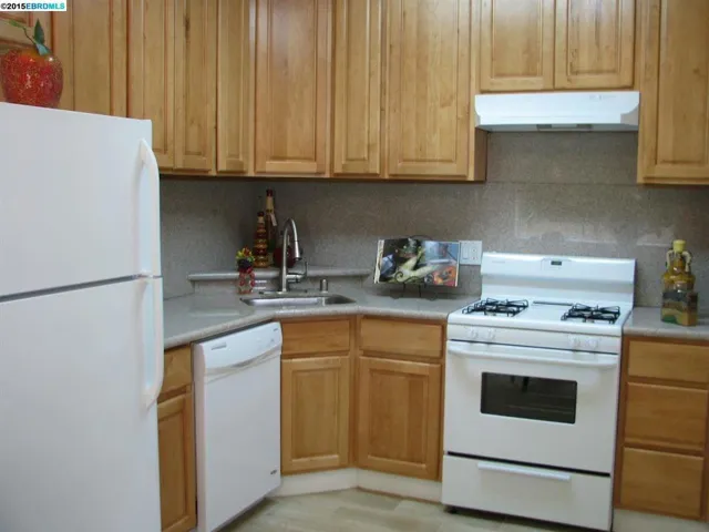 Unit B Kitchen with new appliances