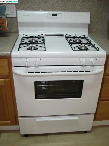 Unit B Stove Self Cleaning Oven