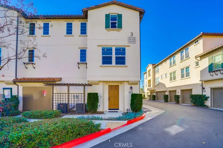 940 Lilac Lane 14, Montebello, California 90640