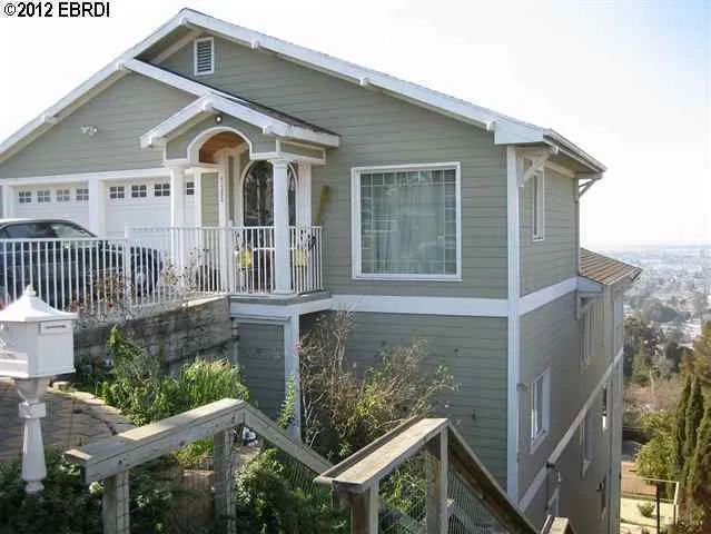 7953 Crest Ave, Oakland, California 94605-3609
