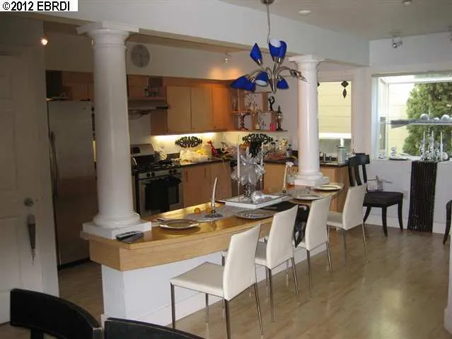 7953 Crest Ave, Oakland, California 94605-3609