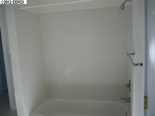 7953 Crest Ave, Oakland, California 94605-3609