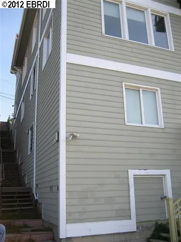 7953 Crest Ave, Oakland, California 94605-3609