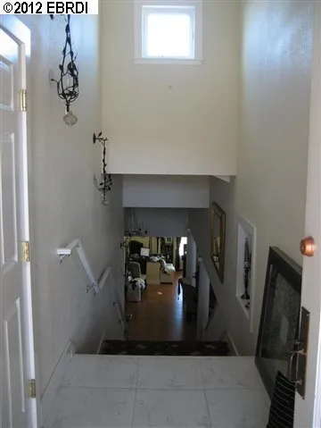 7953 Crest Ave, Oakland, California 94605-3609