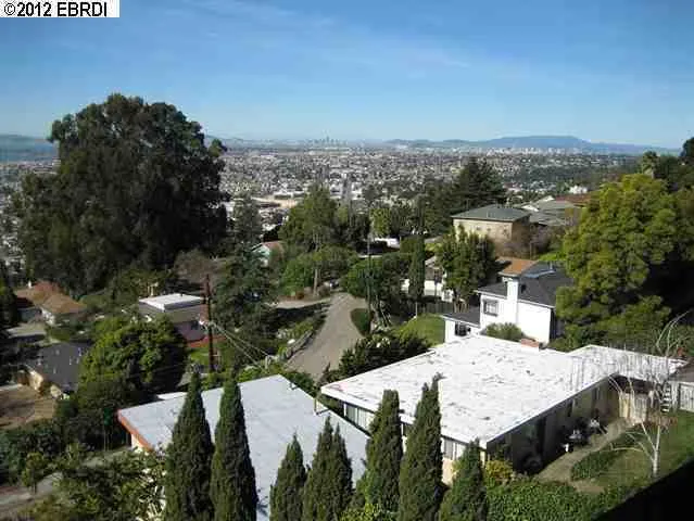 7953 Crest Ave, Oakland, California 94605-3609