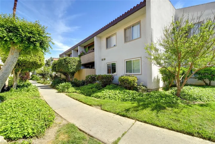 2521 W Sunflower Avenue M1, Santa Ana, California 92704