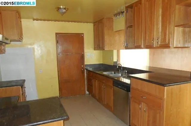 152 S 35th St, Richmond, California 94804