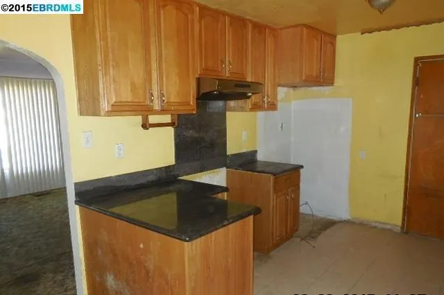 152 S 35th St, Richmond, California 94804