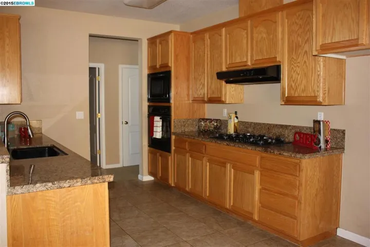 1050 Oakpoint Dr, Pittsburg, California 94565