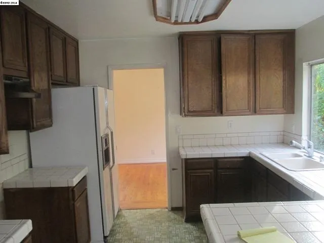 2119 Bluejay Cir, Pinole, California 94564-1801