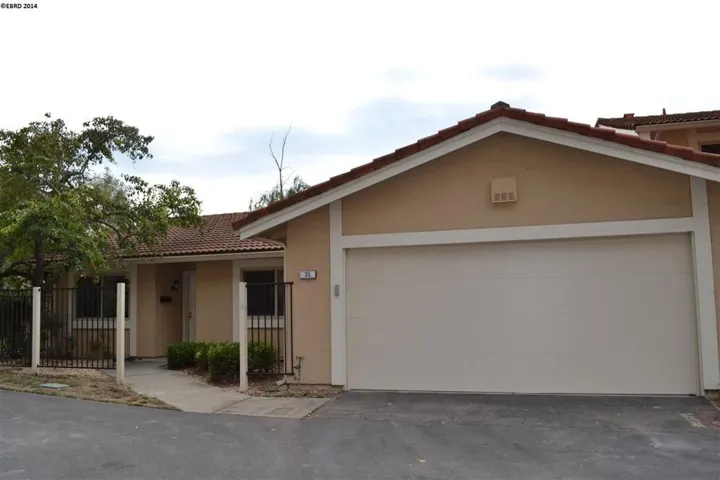 35 Shadow Mountain St, Oakland, California 94605