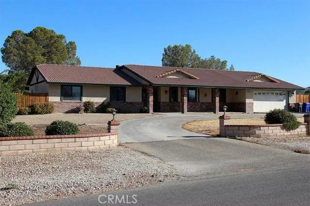 19654 Red Feather Road, Apple Valley, California 92307