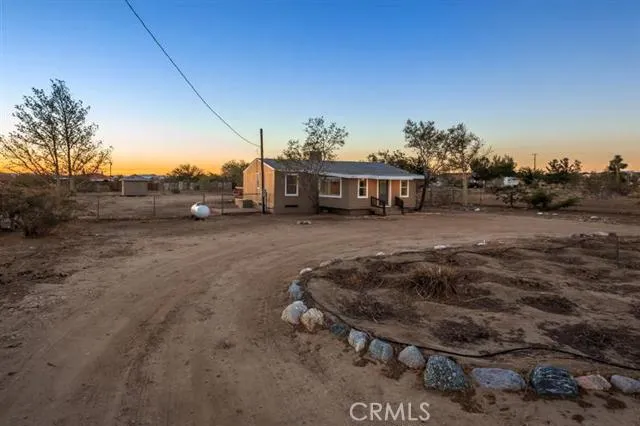 13977 Smith Road, Phelan, California 92371
