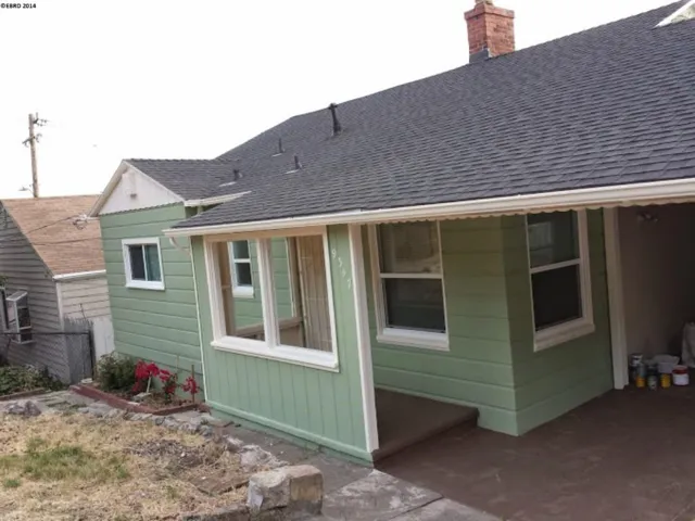 9347 Burr St, Oakland, California 94605-4313