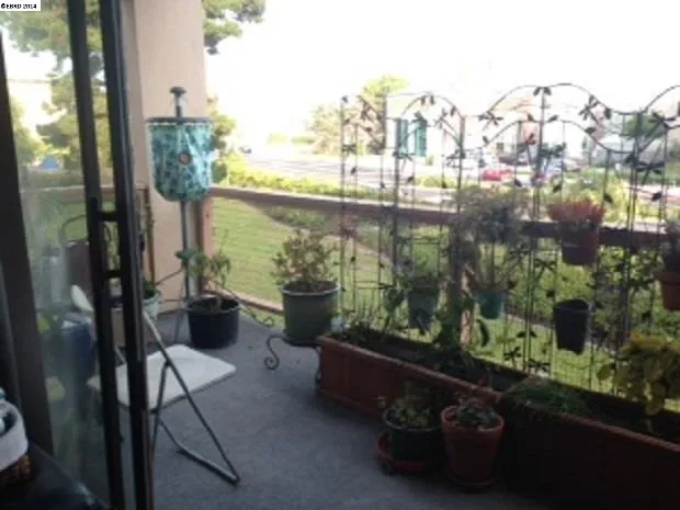 2 Commodore Dr D285, Emeryville, California 94608-1613