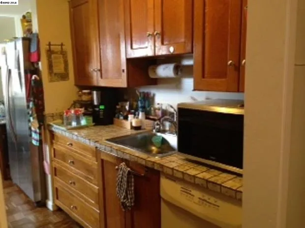 2 Commodore Dr D285, Emeryville, California 94608-1613