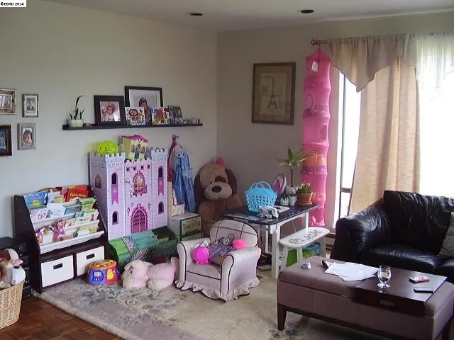 2 Commodore Dr D285, Emeryville, California 94608-1613