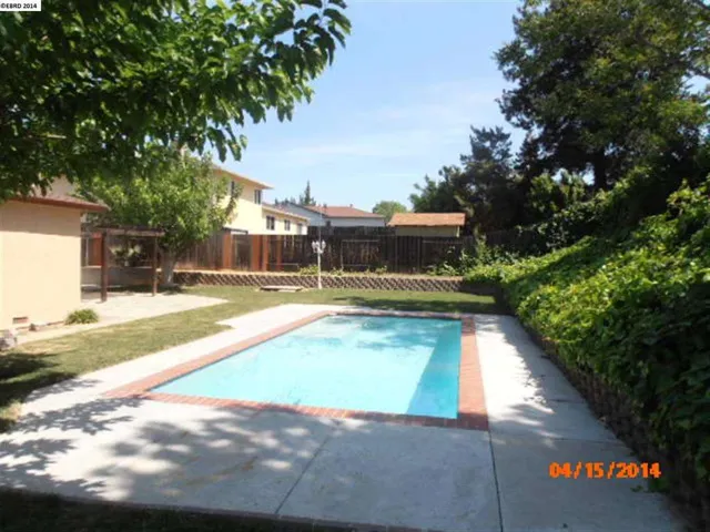 3949 Chatworth St, Pittsburg, California 94565-5761