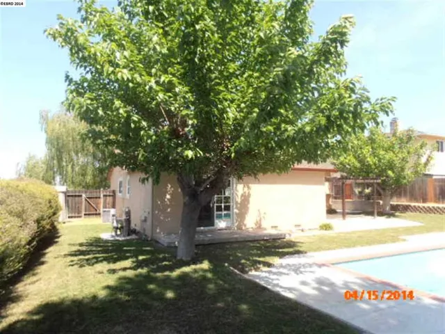 3949 Chatworth St, Pittsburg, California 94565-5761